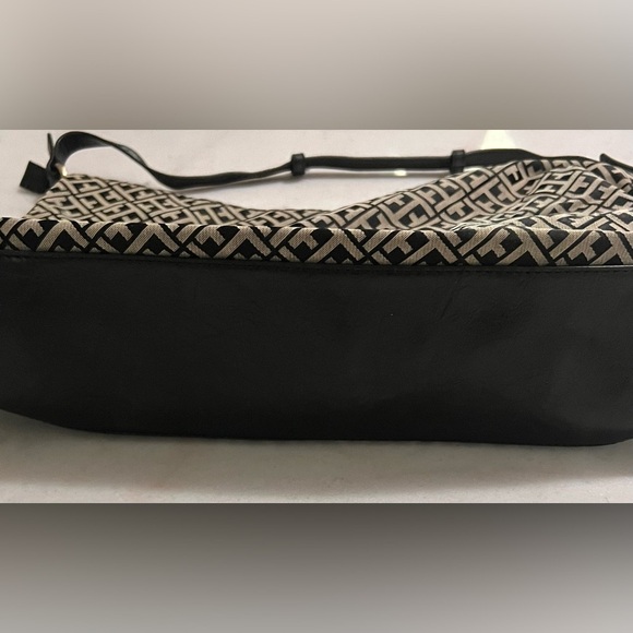 Tommy Hilfiger Black And Cream Logo Print Shoulder Bag Tote Gold Accents - Picture 4 of 9